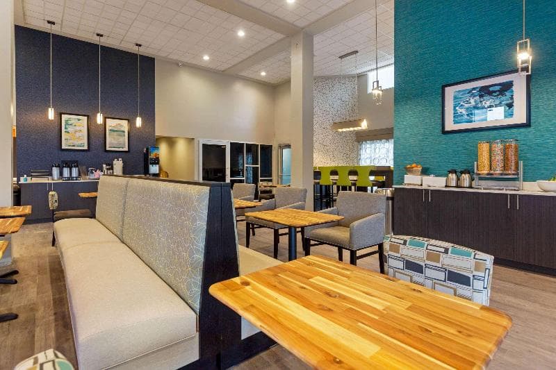 Days Inn & Suites by Wyndham Bowling Green 3