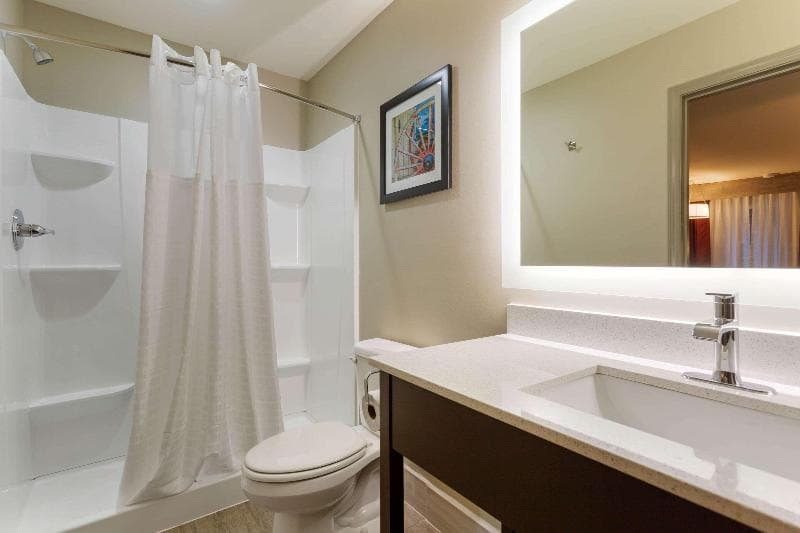 Days Inn & Suites by Wyndham Bowling Green photo 1