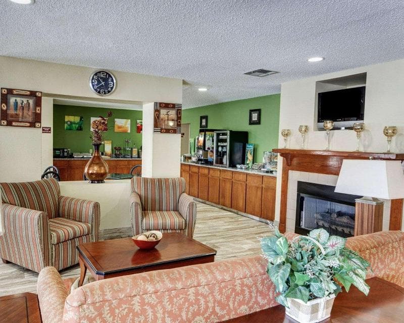 Quality Suites photo 1