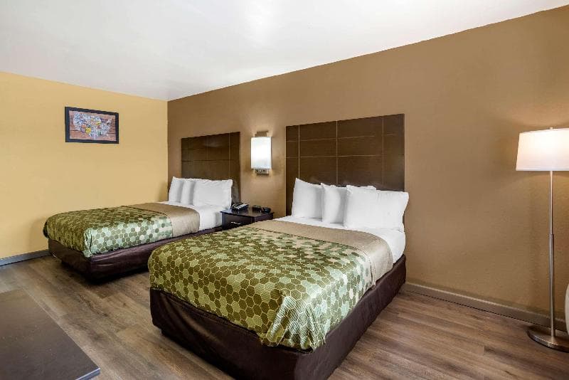 Econo Lodge 3