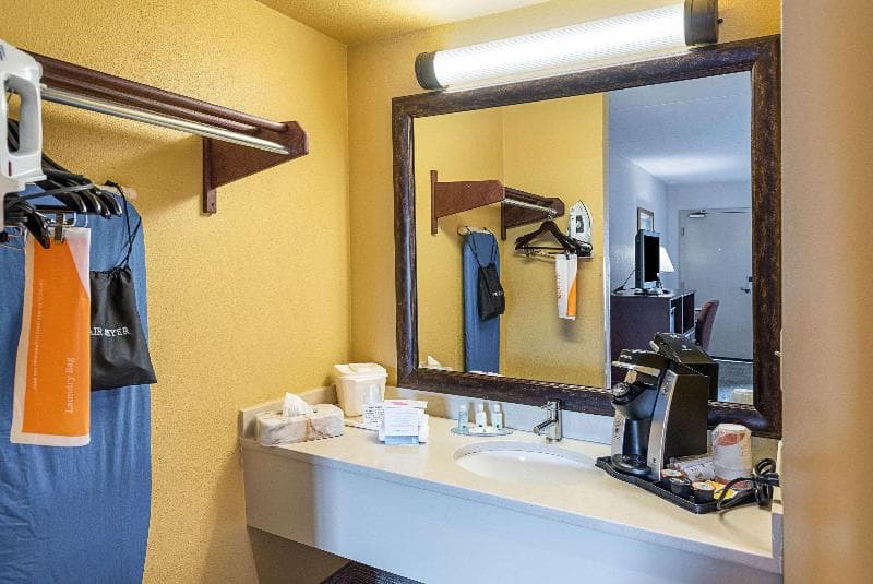 Comfort Inn 4