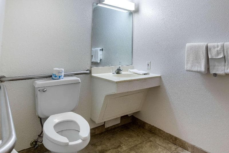 Rodeway Inn photo 1