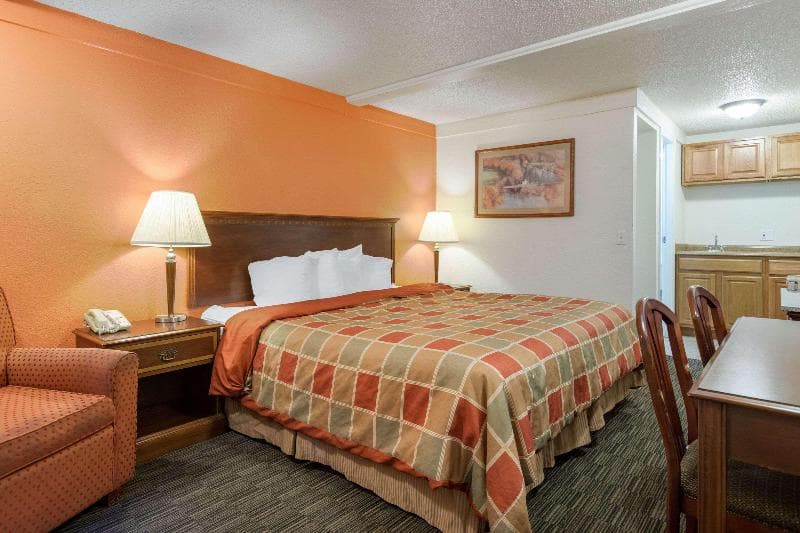 Rodeway Inn 5