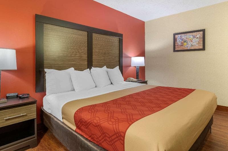 Econo Lodge Traverse City 2