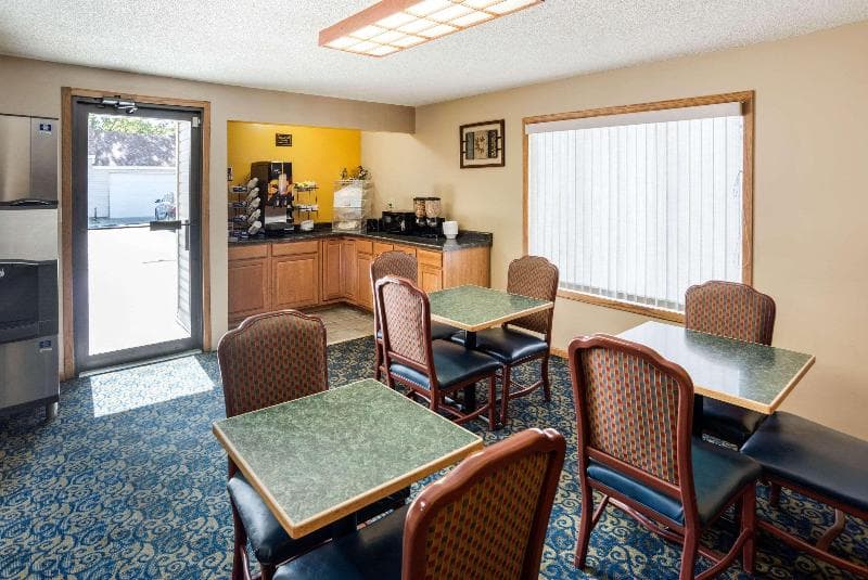 Rodeway Inn & Suites photo 1