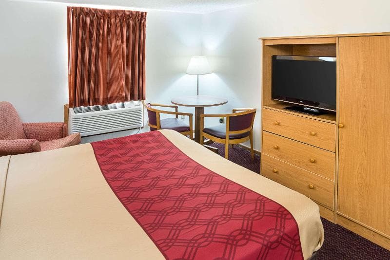Rodeway Inn & Suites 3