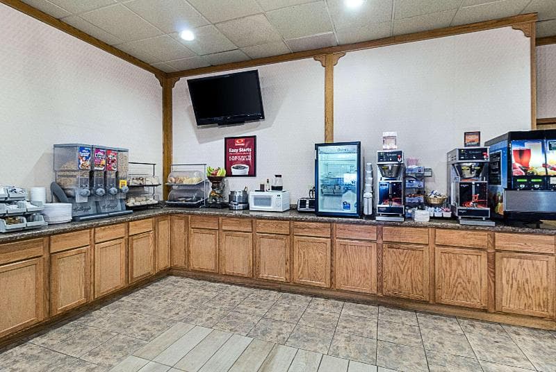 Econo Lodge 3