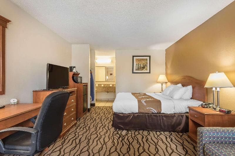 Quality Inn Charleston I-57 4