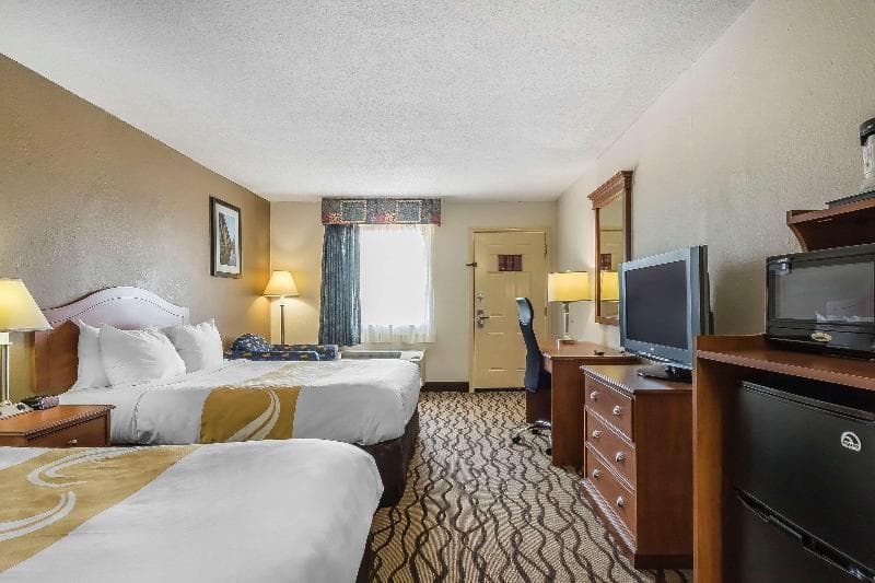 Quality Inn Charleston I-57 5