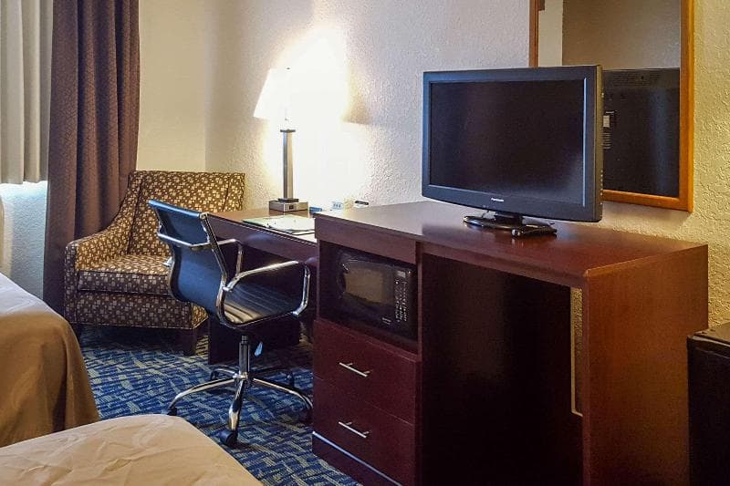 Quality Inn 4