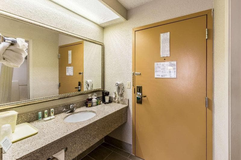Quality Inn Rolla 4