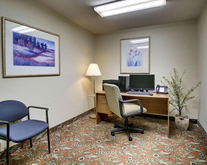 Econo Lodge Inn & Suites photo 1