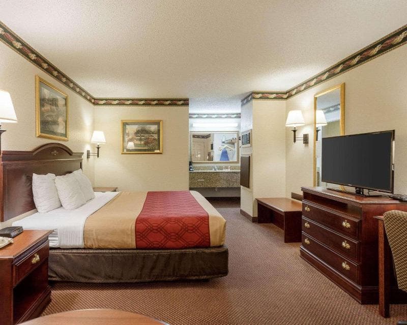 Econo Lodge 4