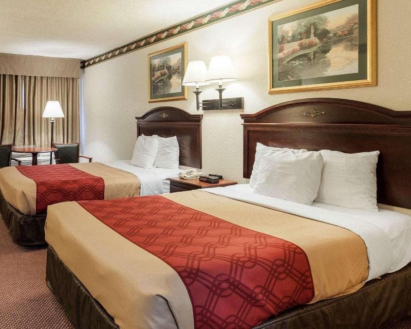 Econo Lodge 5
