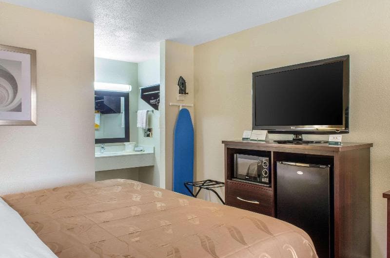 Quality Inn McComb 2