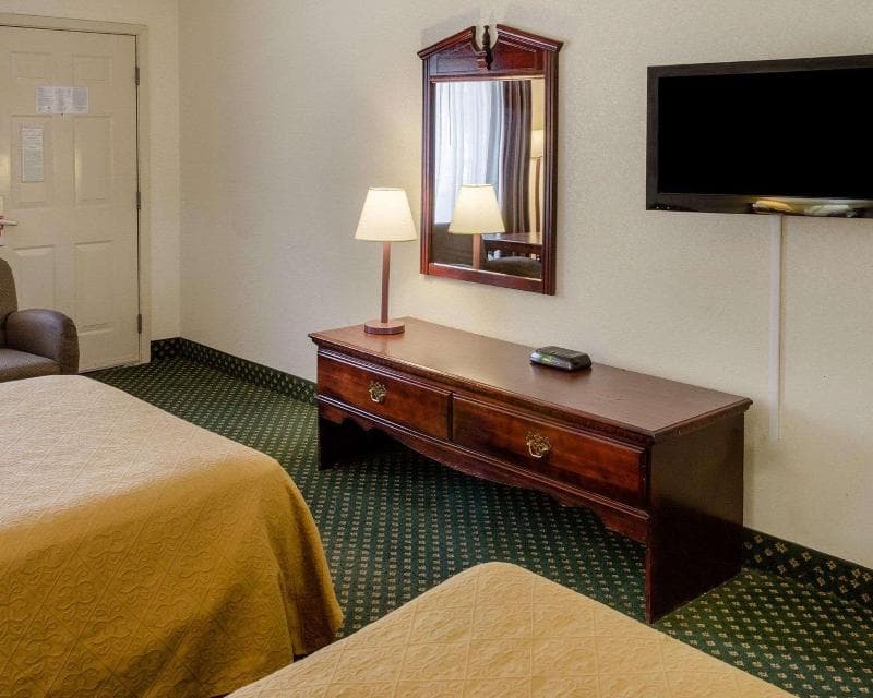 Econo Lodge Inn & Suites Philadelphia 3
