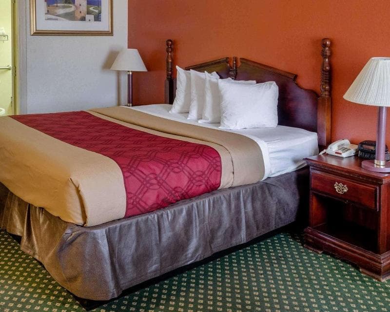 Econo Lodge Inn & Suites Philadelphia 4