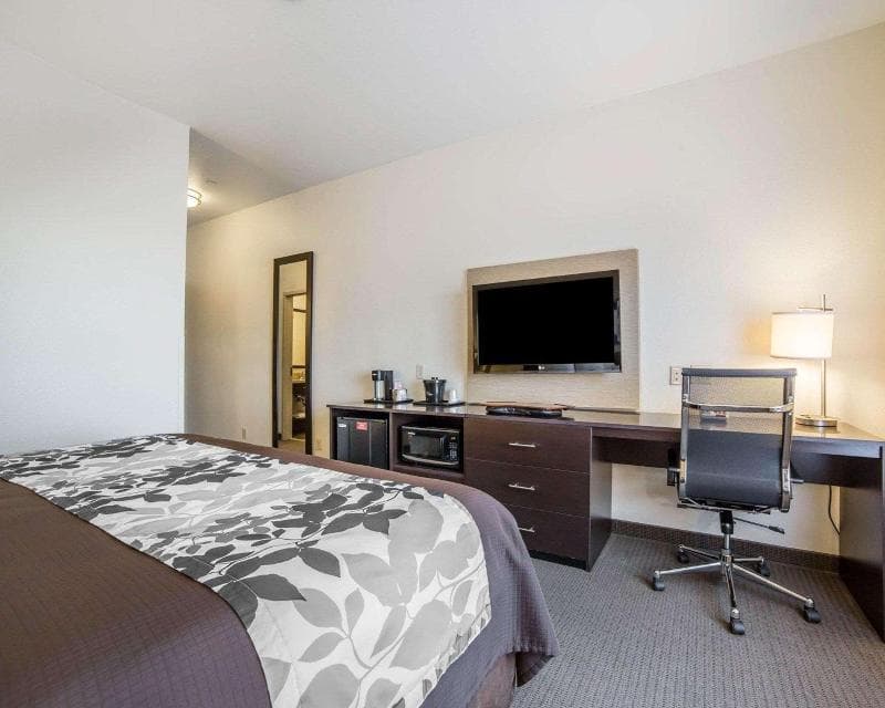 Sleep Inn & Suites 4