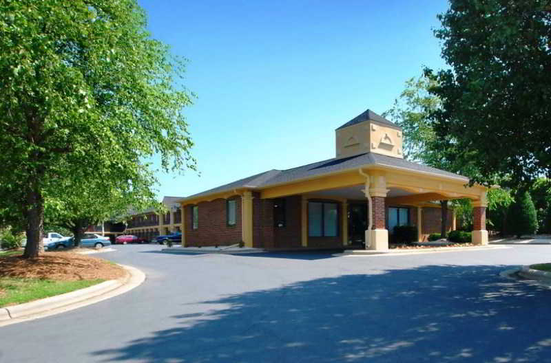 Quality Inn photo 1