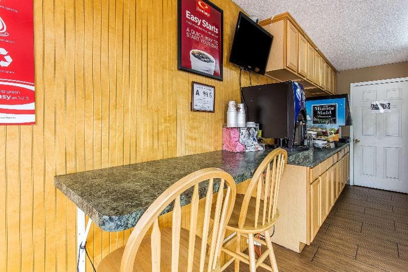 Econo Lodge Elizabeth City 5