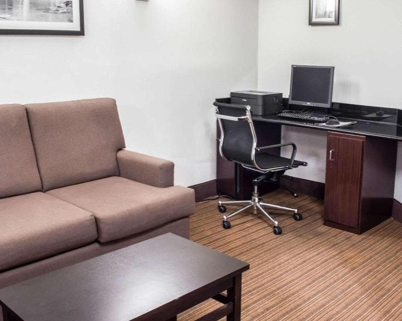 Country Inn & Suites by Radisson, Roanoke Rapids, NC 3
