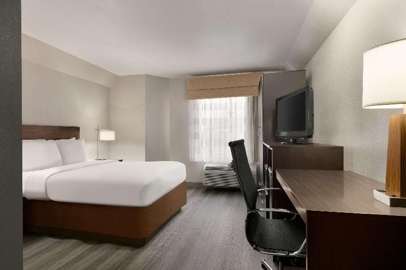 Country Inn & Suites by Radisson, Roanoke Rapids, NC 2