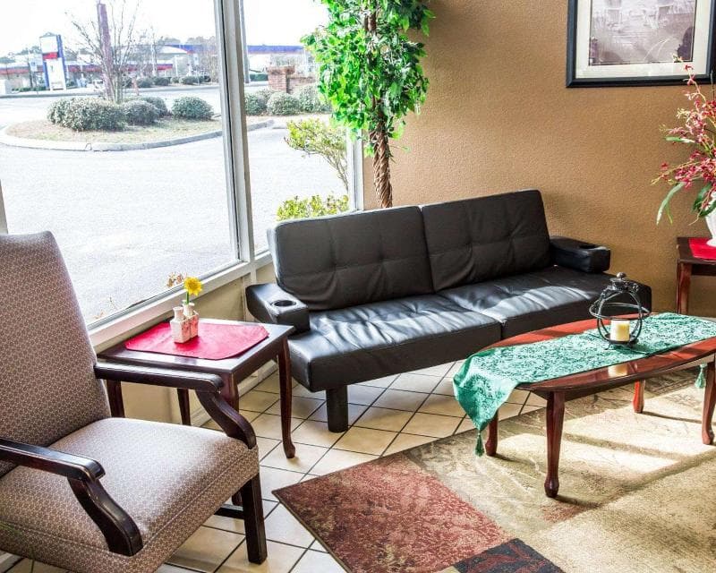 Rodeway Inn & Suites 5
