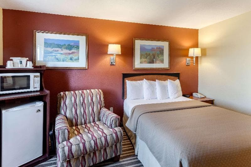 Quality Inn 4
