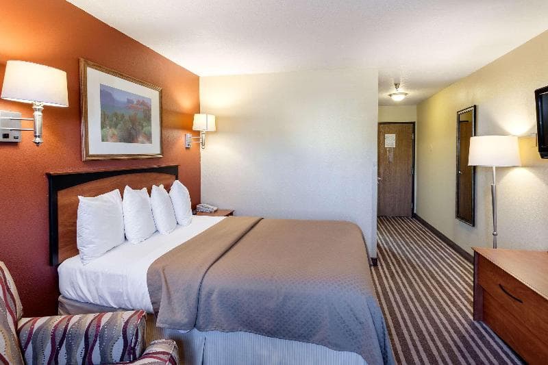 Quality Inn 5