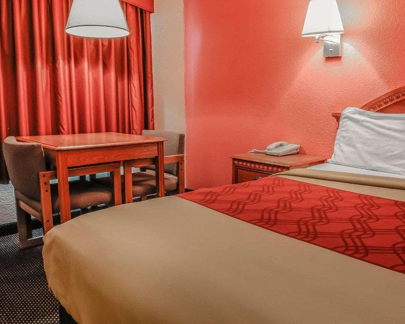Econo Lodge photo 1