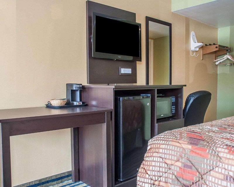 Rodeway Inn & Suites Amherst Area main