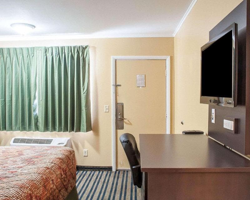 Rodeway Inn & Suites Amherst Area 3