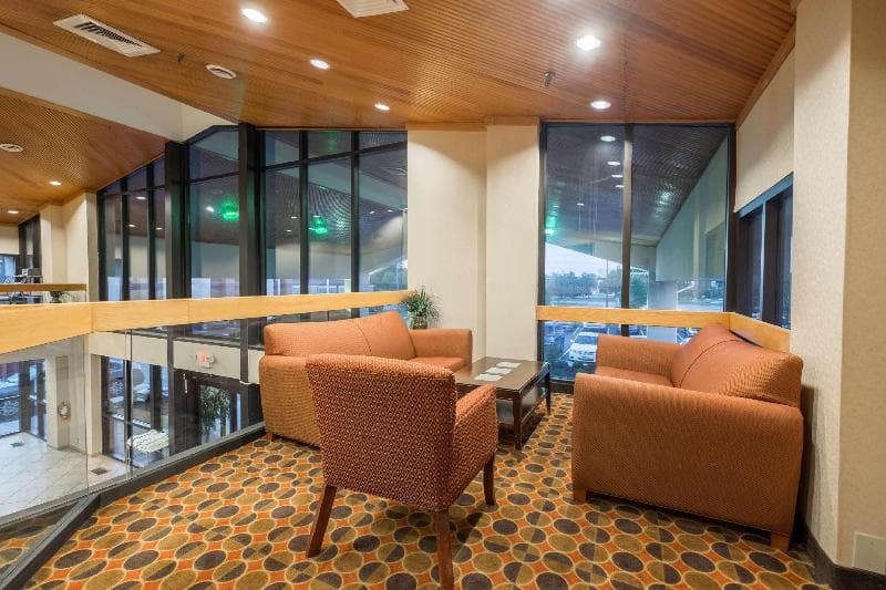 Red Roof Inn & Suites Cincinnati North - Mason 3