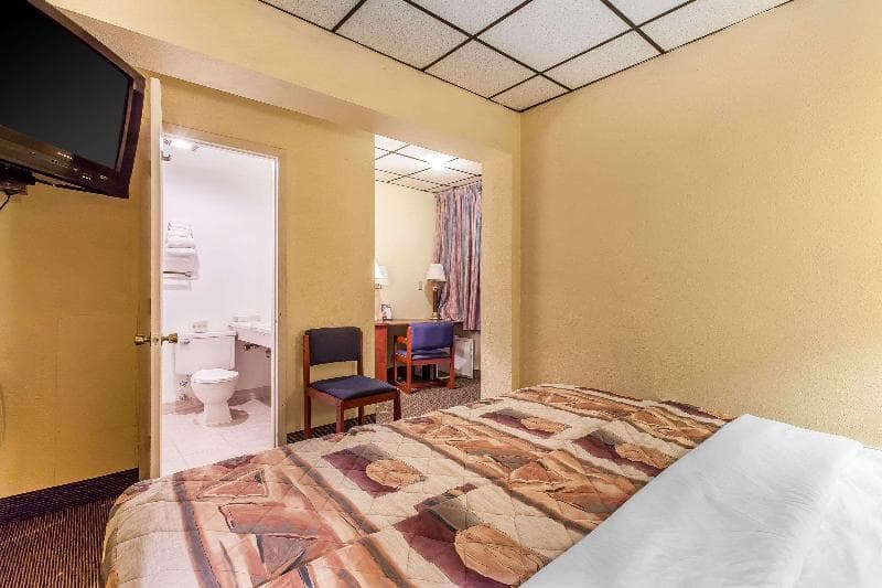 Rodeway Inn North photo 1