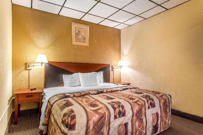 Rodeway Inn North 3