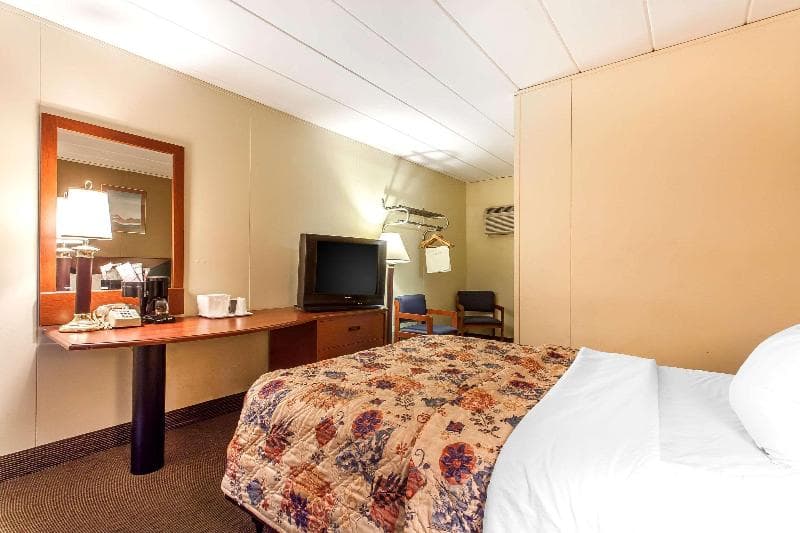 Rodeway Inn North 4