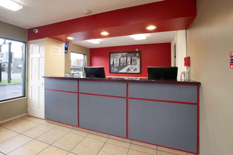 Super 8 by Wyndham Sandusky 5