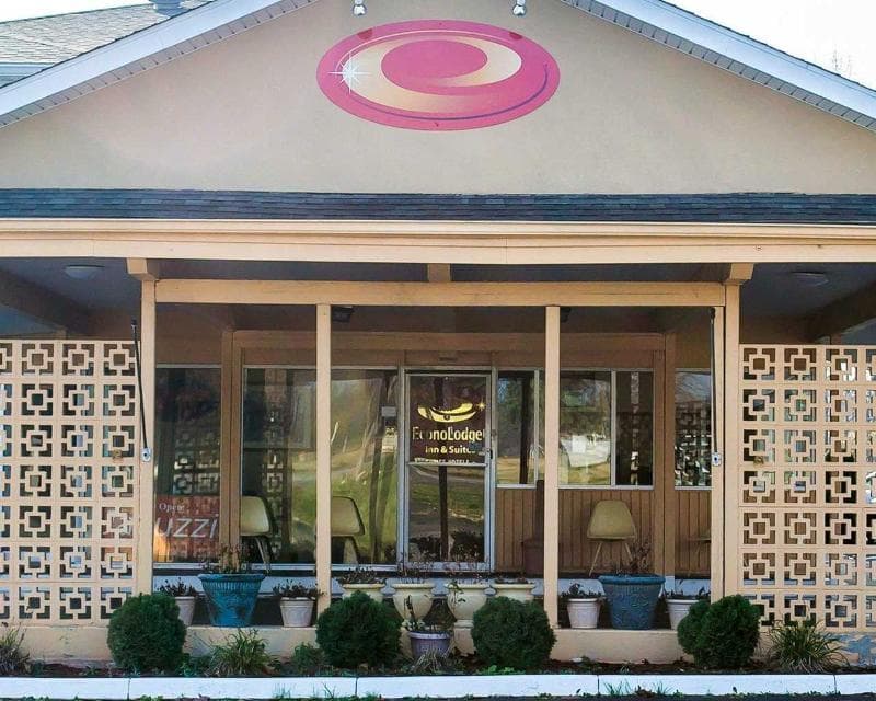 Econo Lodge  Inn & Suites main