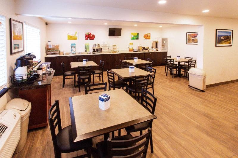 Cottage Grove Inn 2