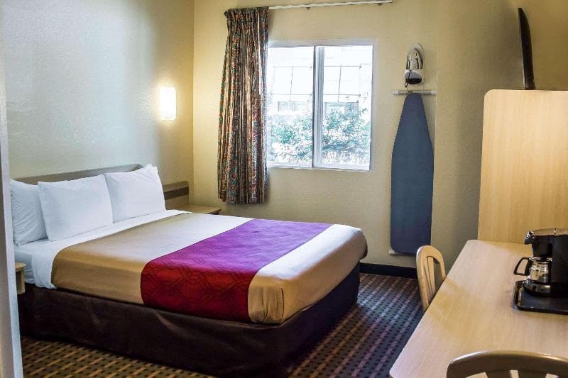 Econo Lodge Meadville 2