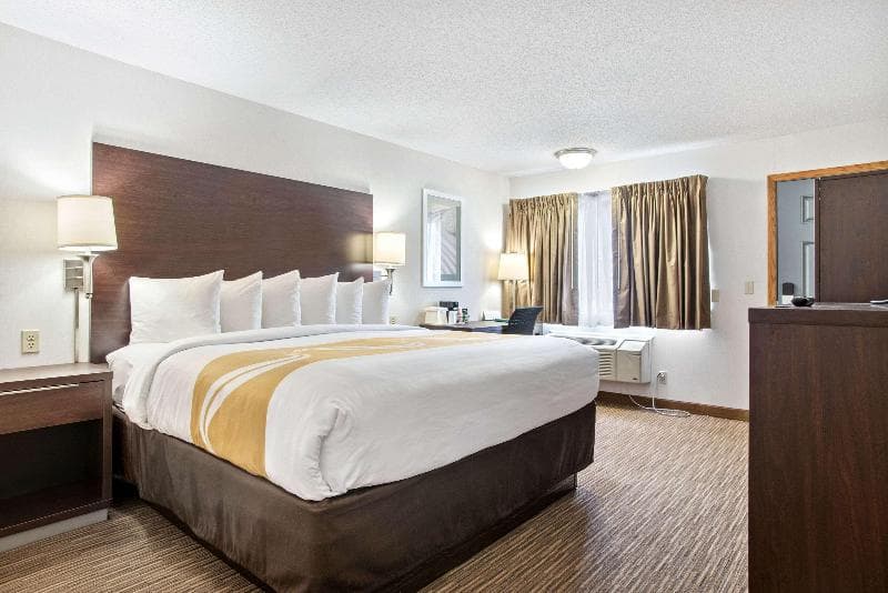 EverSpring Inn & Suites 4
