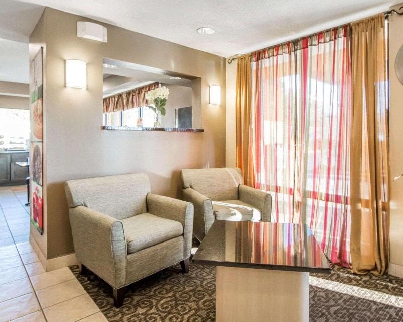 Quality Inn Downtown 5