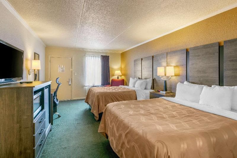 Quality Inn 4