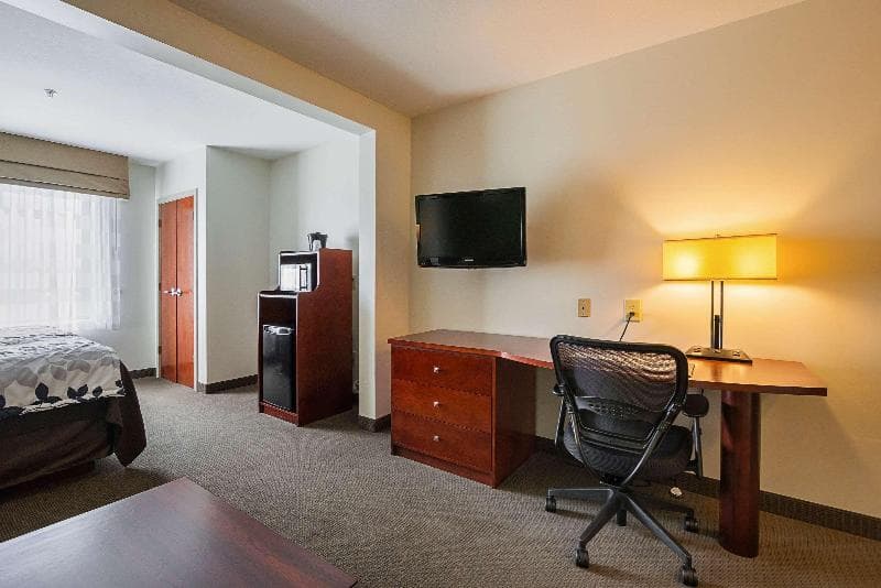Sleep Inn & Suites 4