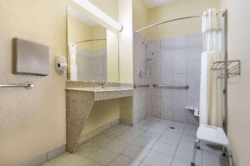 Days Inn by Wyndham Baytown East 3