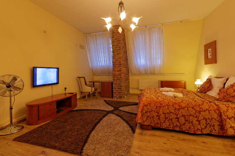 Enjoy Inn 4