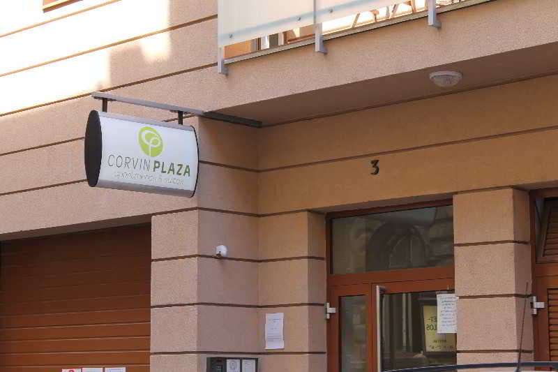 Corvin Plaza Apartments And Suites 2