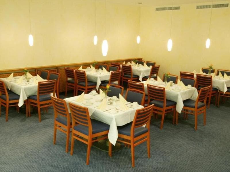 Hotel Senator 2