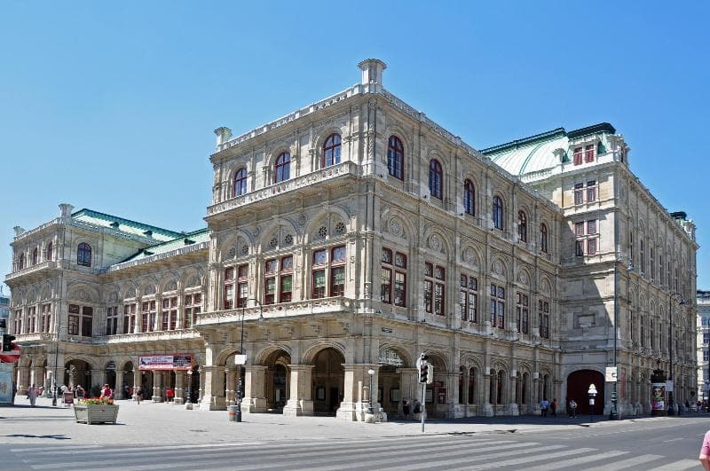 Opera Suites 3