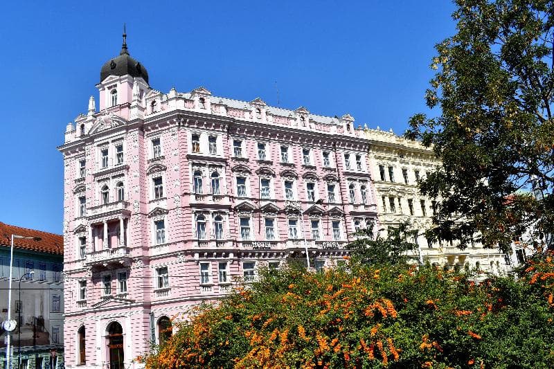 Hotel Opera 1